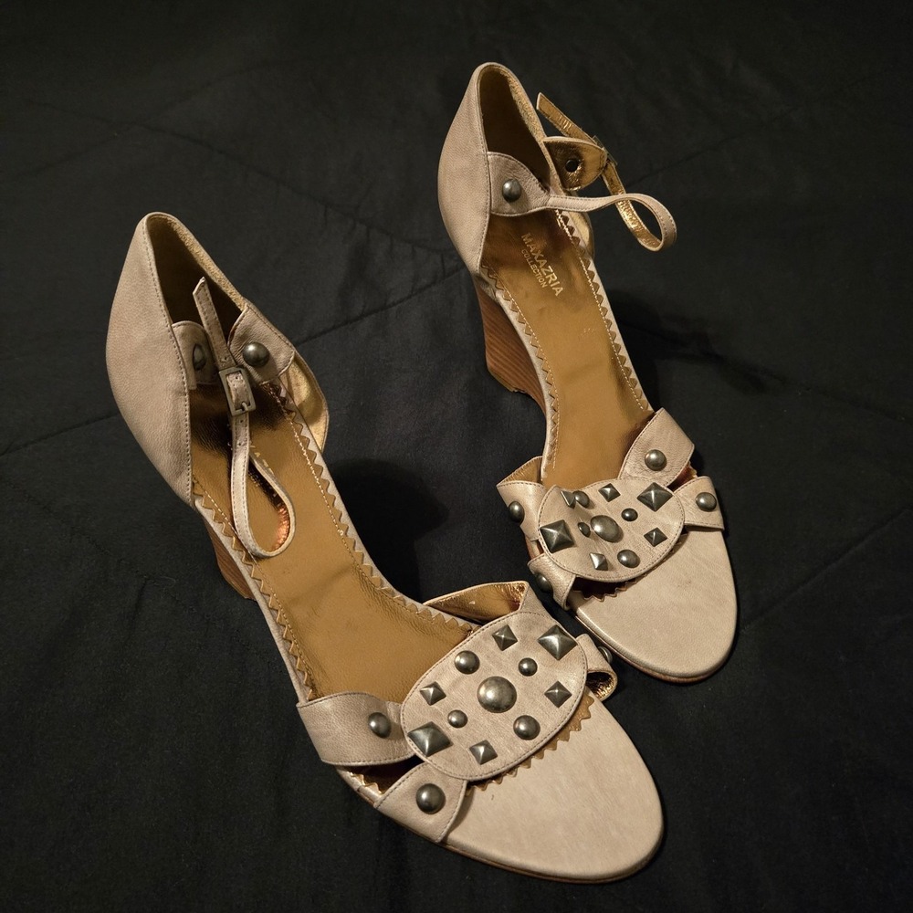 BCBGMAXAZRIA Sandals Womens Size 9 Beige Leather Studded Wedge Ankle Strap Heels
